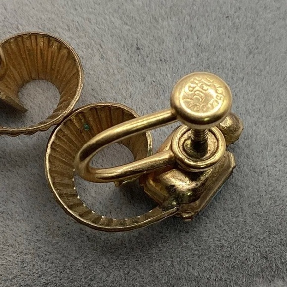 BOGO > Van Dell 12K GF Topaz Blue& Peridot Green Rhinestone Screw Back Earrings - Picture 5 of 7